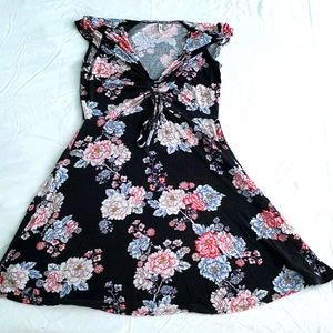Black Floral-Mudd-Size Medium
